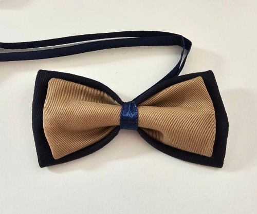 Muszka chłopięca do koszuli granatowo/beżowa (camel)