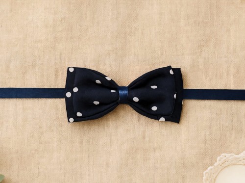 Muszka chłopięca do koszuli granatowa w groszki