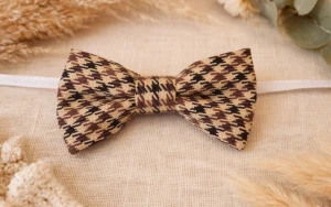 Muszka do koszuli chłopięca w beżowo-brązową kratkę 