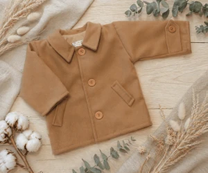 Karmelowa kurtka z flauszu  dla chłopca 